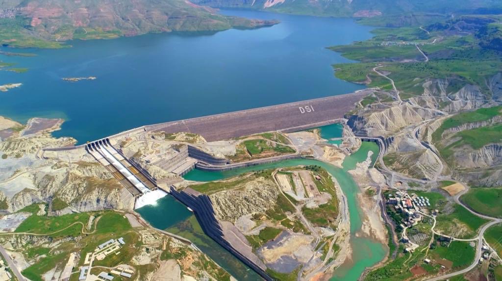 Türkiye’nin dördüncü büyük barajında enerji üretimi başladı