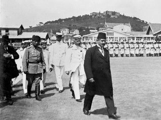 Seyhan Çağlar Emen yazdı, ‘sofrasında süpürge tohumundan yapılmış siyah ekmekle karın doyuran sadrazam kimdi?’