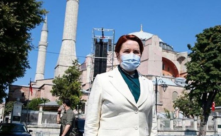 İYİ Parti Başkanı Akşener Ayasofya ziyaretinde milli vicdanda yer bulan kahramanlarımızı yad etti