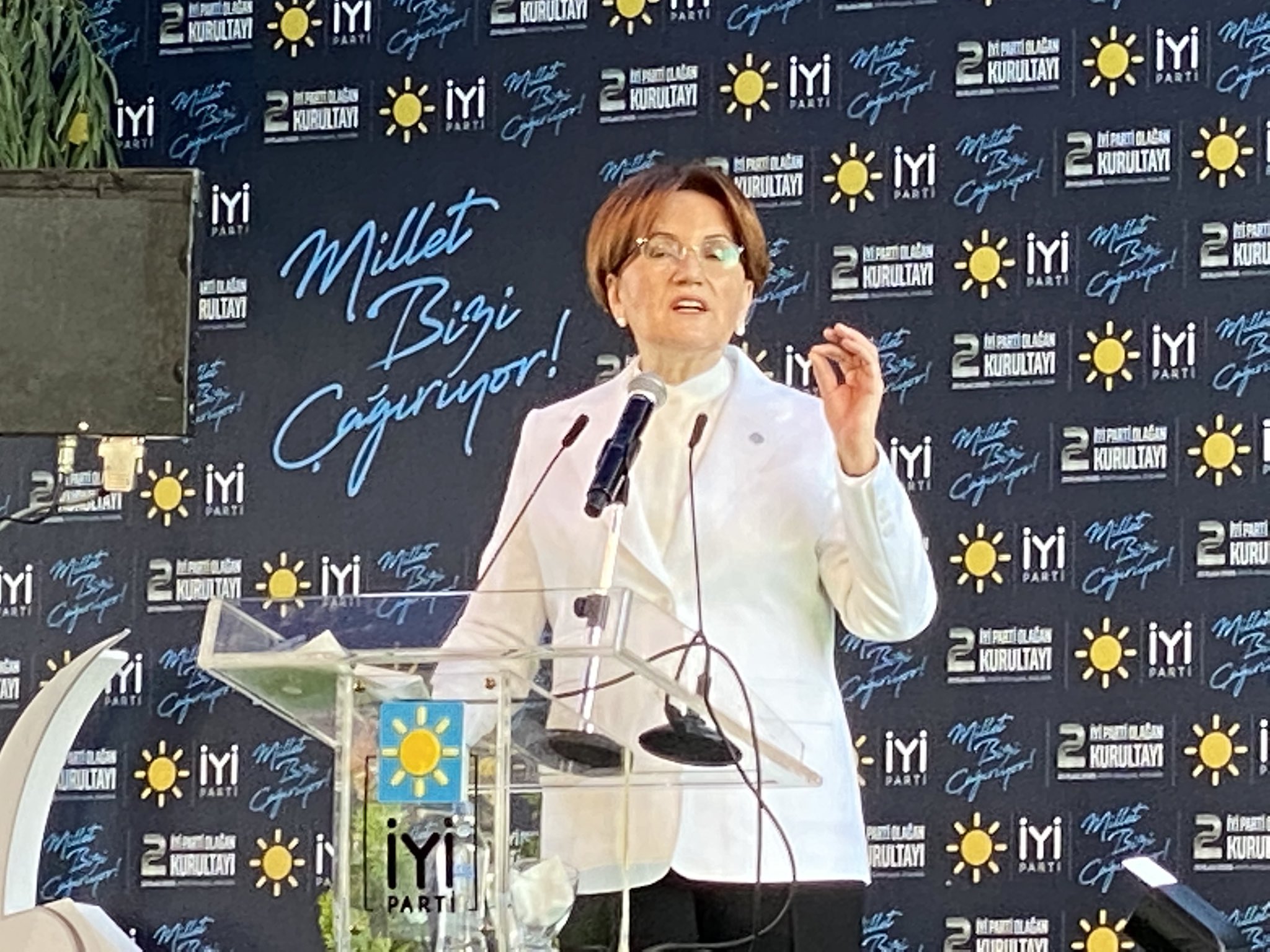 Akşener: ‘”Geçim derdindeki vatandaşın üzerine çay atmayacağız, attırmayacağız.’