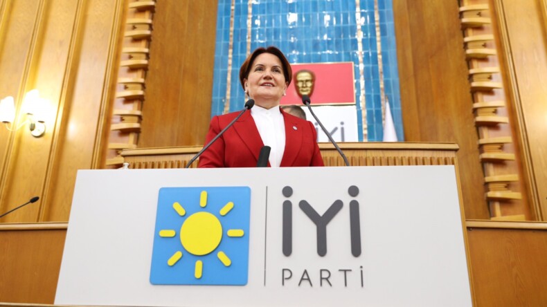 ”Bir ülkenin Hazine ve Maliye Bakanı, ‘Ben döviz kurlarına bakmıyorum.’ diyebilir mi?”