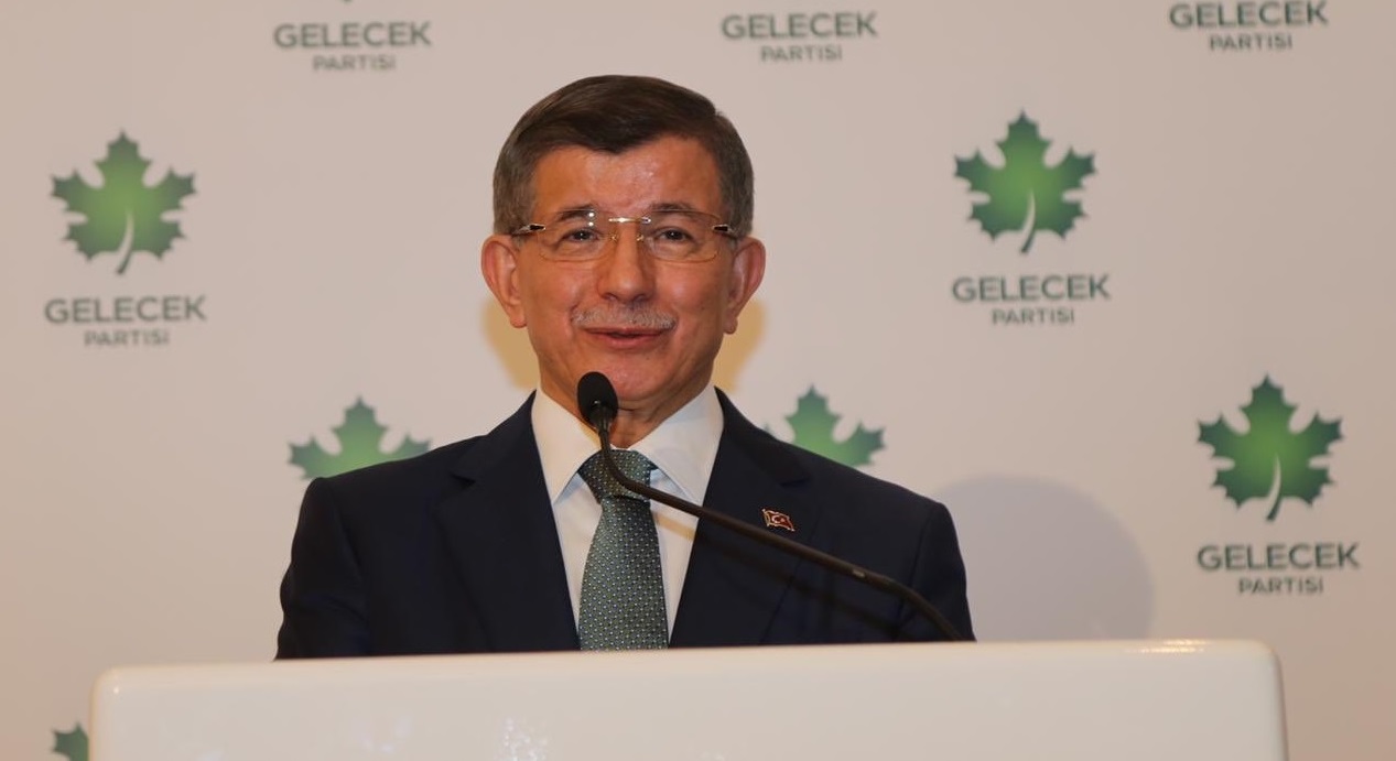 Davutoğlu: ‘Siyasal hayatta devlet ile aile arasına net çizgi çekilmelidir.’