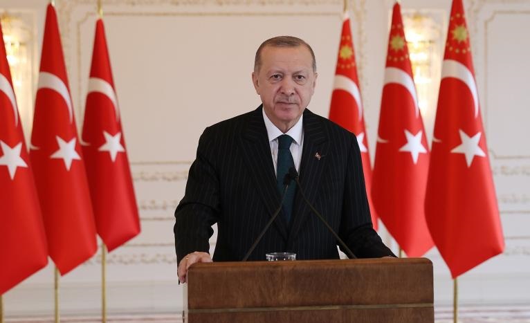 Cumhurbaşkanı Erdoğan: “Esnaf için kiralarda düzenlemeye gidiyoruz.”