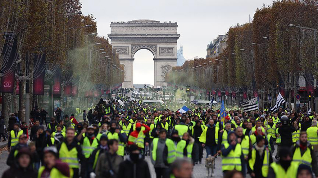 Sarı Yelekliler yeniden Paris sokaklarına çıktı!..