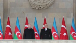 “Bu şanlı zaferi birlikte kutlamak için aranızdayız”