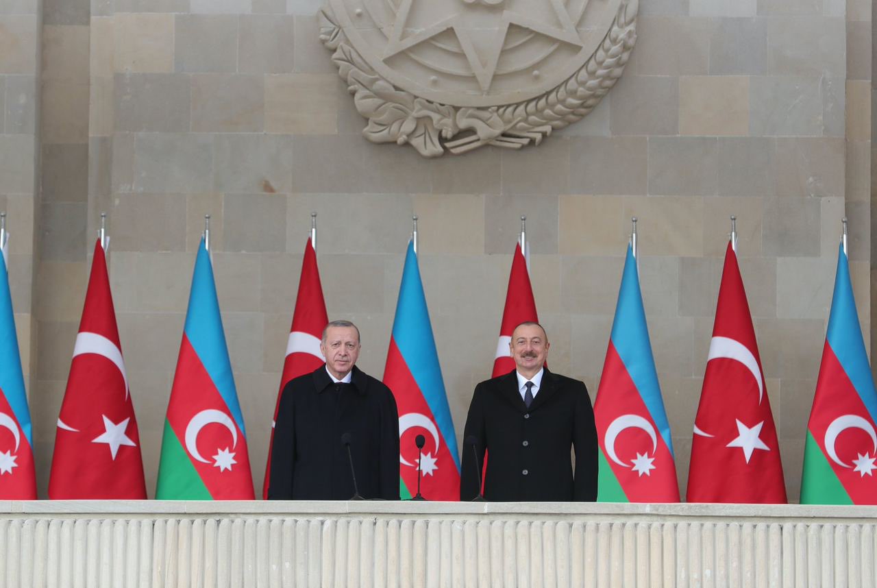 “Bu şanlı zaferi birlikte kutlamak için aranızdayız”