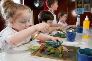 Rahmi M. Koç Müzesi çevrim içi eğitim atölyeleri çocukları sanat- bilimle buluşturuyor.