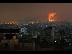 Gazze’ de insani dram derinleşiyor; İsrail, hava, kara, deniz unsurlarıyla bombalıyor