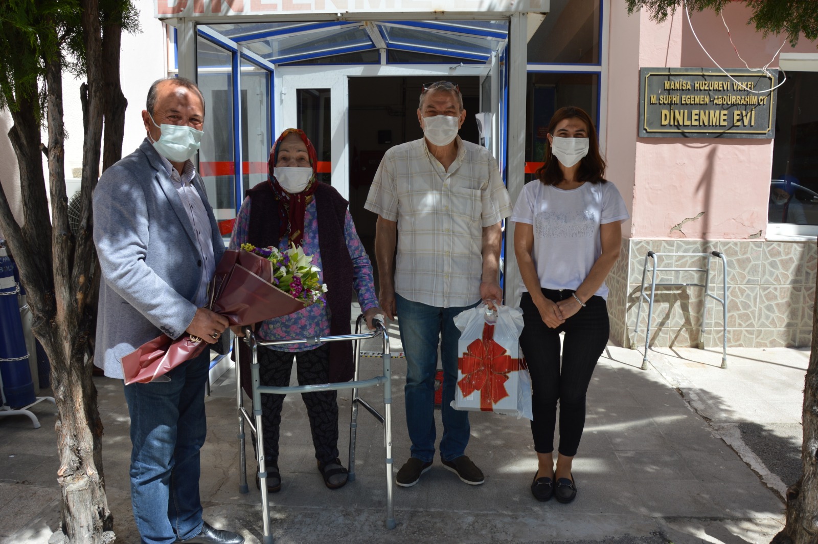 CHP Şehzadeler ve ADD’den yaşlılara bayram ziyareti