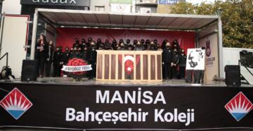 MANİSA BAHÇEŞEHİR KOLEJİNDEN UNUTULMAZ ANMA TÖRENİ  