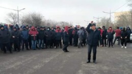 Kazakistan’ da halk ekonomik krizi protesto ediyor!