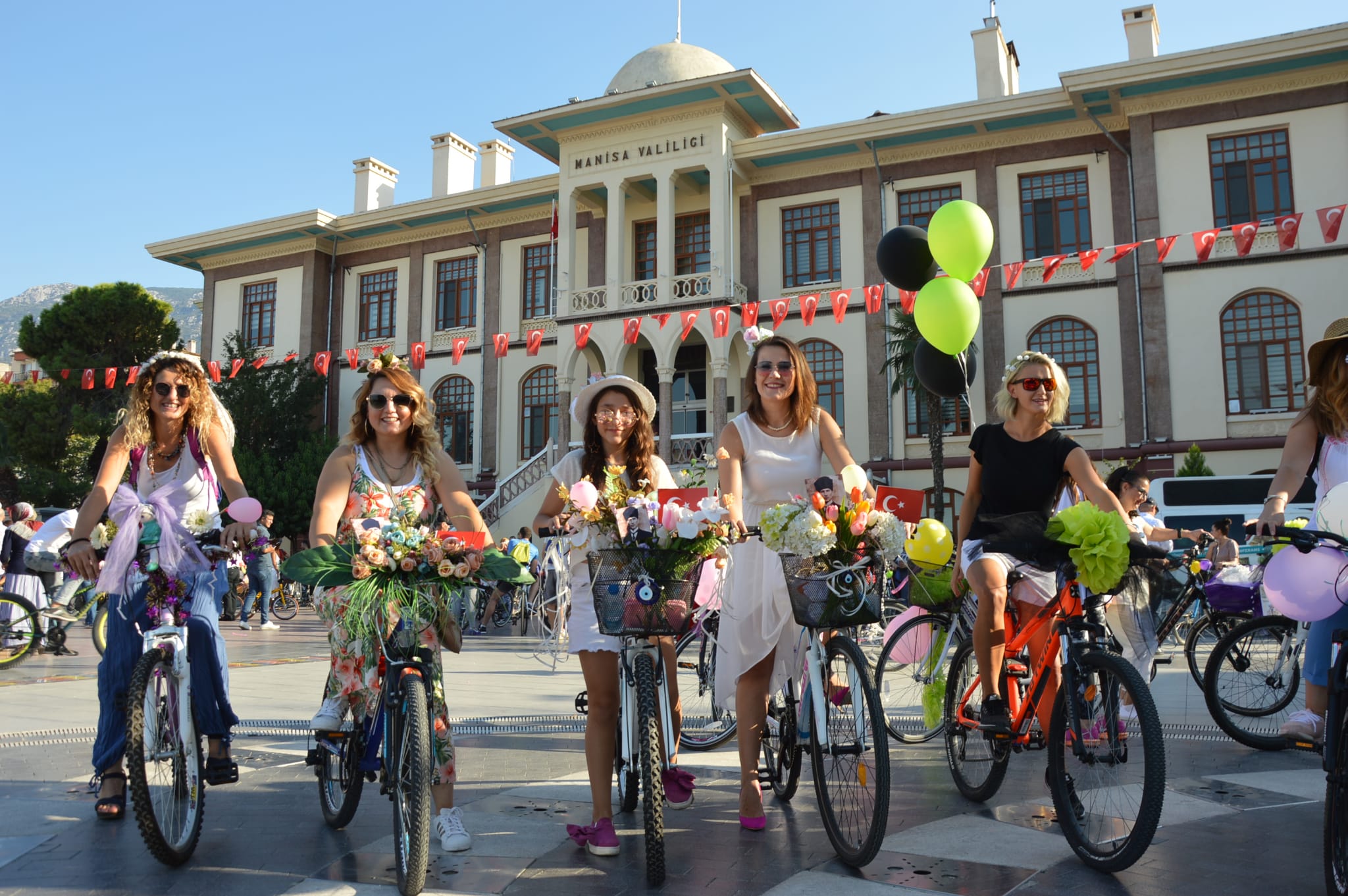 SÜSLÜ KADINLAR BİSİKLET TURU YAKLAŞIK 200 ŞEHİRDE GERÇEKLEŞECEK