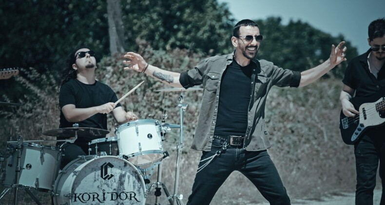 Koridor (Tolga Atkın)’dan, Ahmet Kaya şarkısı..