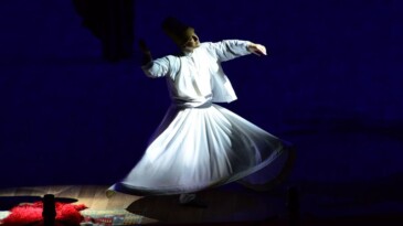 HEGEL’ DE ÇİÇEK, MEVLÂNÂ’ DA MEYVE