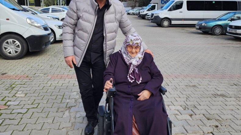 YAŞLI TEYZENİN İMDADINA FEVZİ ÇELENK YETİŞTİ