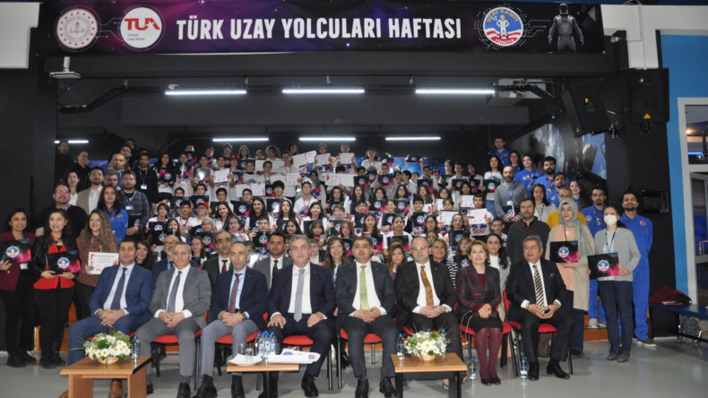 TÜRK UZAY YOLCULARI PROGRAMINA SEÇİLEN 100 ÖĞRENCİ MEZUN OLDU