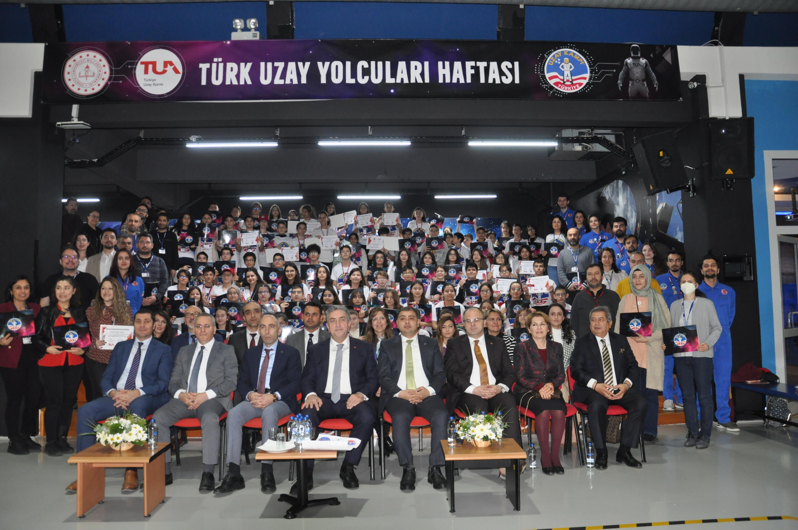 TÜRK UZAY YOLCULARI PROGRAMINA SEÇİLEN 100 ÖĞRENCİ MEZUN OLDU