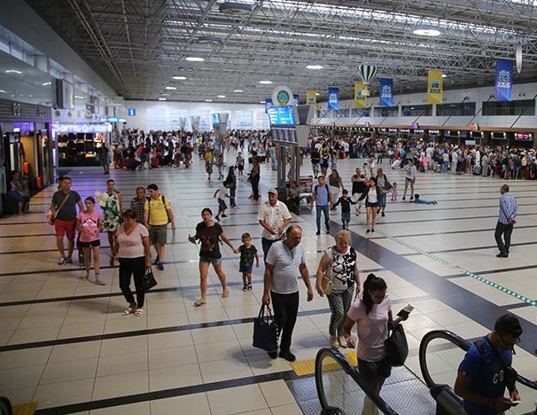 Havayolu yolcu talebi pandemi öncesine yaklaşıyor