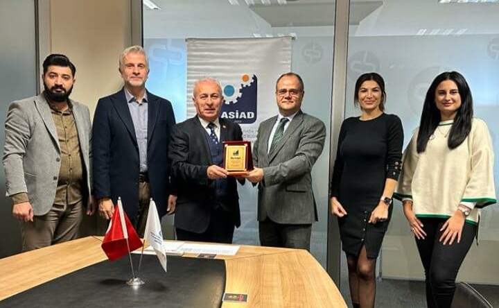 HAKAN BERKTAŞ’A ANLAMLI PLAKET