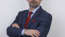 İLKAY ŞİMŞEK: MANİSALILAR SELÇUK ÖZDAĞ’I BAĞIRLARINA BASACAK