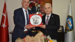 Manisa’ da Başkan Çınar, görevi Destan Bulgay’a teslim etti