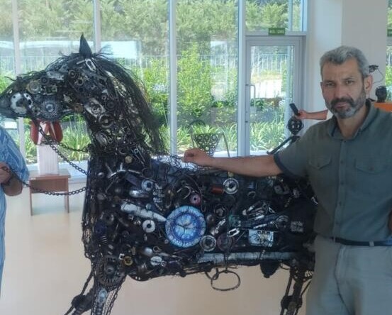 Demirci Ustası Ahmet İftar metal atıkları sanata dönüştürdü