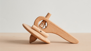 BÜYÜKLERE ÇINGIRAK YA DA TARİHTE OYUNCAKLAR