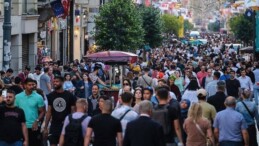Gençlerde İşsizlik Artarken, İstihdama Katılım Oranı Düşüyor!