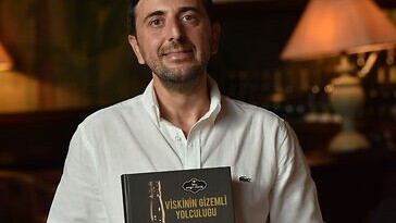 PARMAK İZLERİNDEN VE HİKAYELERDEN İLHAM ALAN KİTAP RAFLARDA
