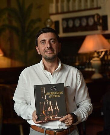 PARMAK İZLERİNDEN VE HİKAYELERDEN İLHAM ALAN KİTAP RAFLARDA