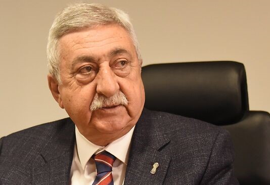 Yabancı tabela kullanımında ‘Gerçekten de bir karmaşa yaşanıyor!’