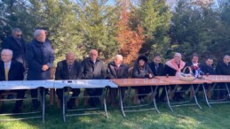 Dervişoğlu Manisa’da çiftçinin derdini tarlada dinledi