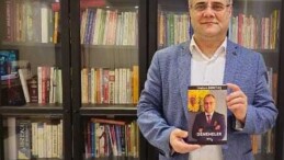 YAZAR HAKAN BERKTAŞ’IN SON KİTABI ‘DENEMELER’ OKUYUCUSUYLA BULUŞTU