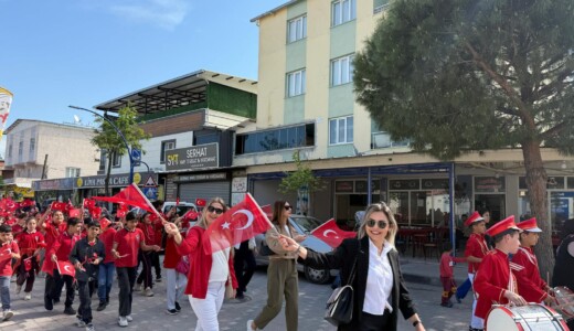 Manisalı Öğrencilerden Mahalleliye Bayram jesti