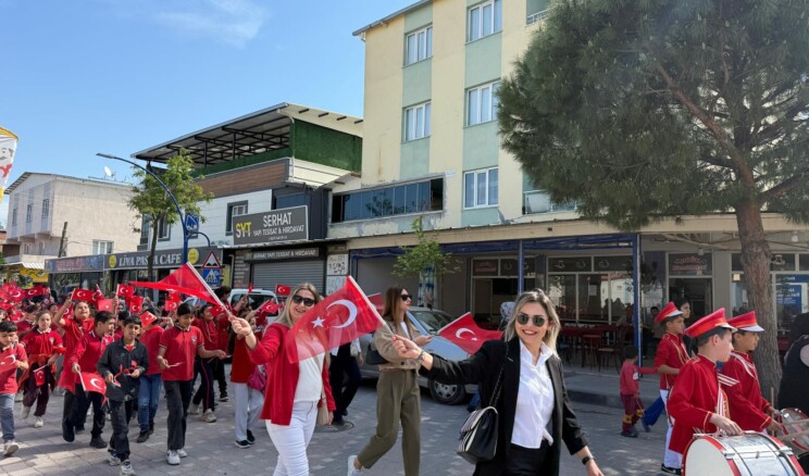 Manisalı Öğrencilerden Mahalleliye Bayram jesti