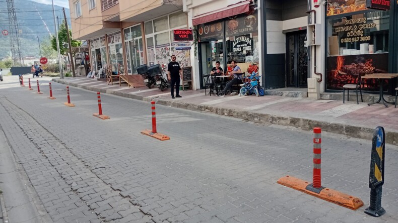 Manisa-Barbaros Mahallesi’nde, Yaya ve Araç Trafiği Risklerine Dikkat Çekiliyor