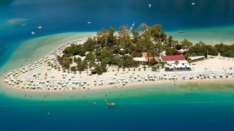 Foça Belediyesinin Borcuna SGK halkın plajını seçti!