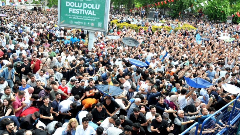 Manisa’nın Şifalı Mesir’i 485. kez halka saçıldı