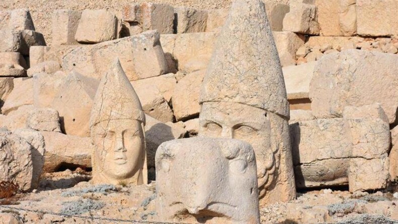 İngiliz turistlerin Türkiye’de en sevdiği yerler! ‘Şafak heykelleri altına boyuyor’