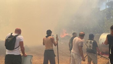 Son dakika: Antalya’da orman yangını! Turistler alevlere müdahale etti