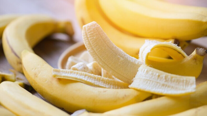 Muz kabuğunu çöpe atmayın pişman olursunuz! Faydaları bakın neymiş!