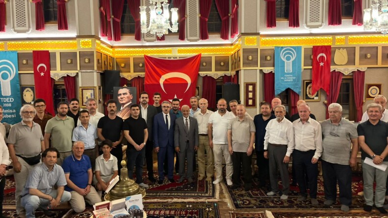 Manisa İrfan Meclisi’nde Zaferler Ayı Kahramanlık Ruhu ile Anıldı