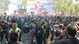 Fransa’daki protestoların dozajı artıyor: 110 kişi gözaltına alındı