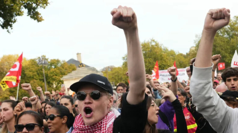 Fransa’da kemer sıkma politikalarına tepki: 600 bin kişi sokağa indi