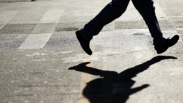 İlginç yasak: Hızlı yürüyenler cezalandırılacak