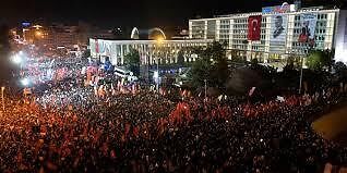 GELİNEN SÜREÇ İKTİDARIN KOLTUĞUNU ZORLUYOR