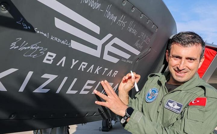 Havacılık tarihinde yeni çağ! BAYRAKTAR KIZILELMA HAVA-HAVA FÜZESİYLE HEDEFİ VURDU!