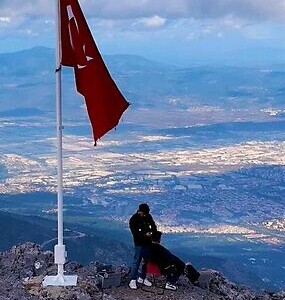 Şehrin turizmine katkı için Spil Dağı’nda traş yapıyor!