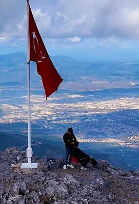 Şehrin turizmine katkı için Spil Dağı’nda traş yapıyor!