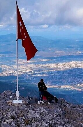 Şehrin turizmine katkı için Spil Dağı’nda traş yapıyor!